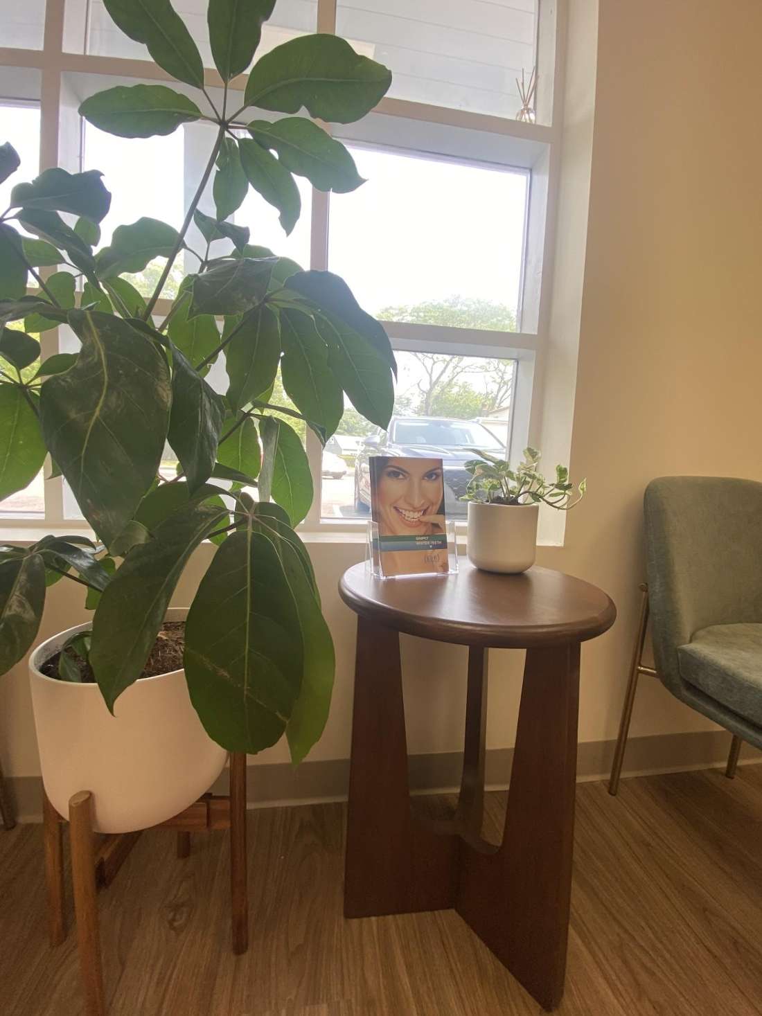 ryan rhodes dds patient seating area | dentist in the hamptons